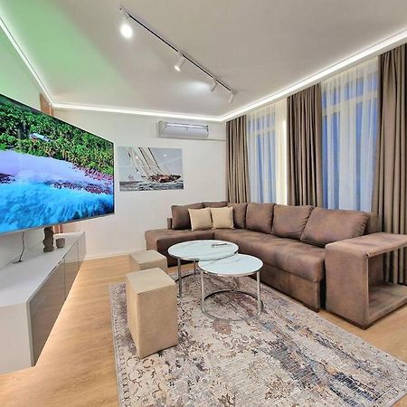 Luxury Apartment. 75 Inches Tv Varna Luaran gambar
