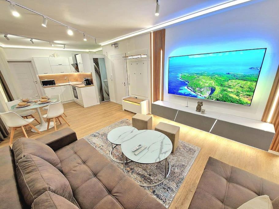 Luxury Apartment. 75 Inches Tv Varna Luaran gambar