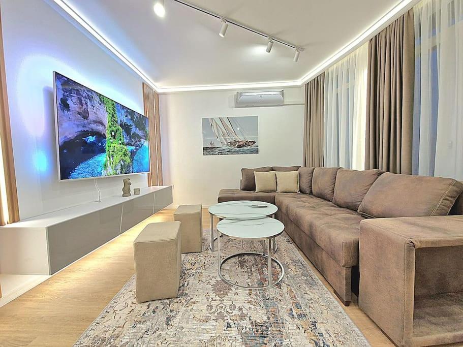 Luxury Apartment. 75 Inches Tv Varna Luaran gambar