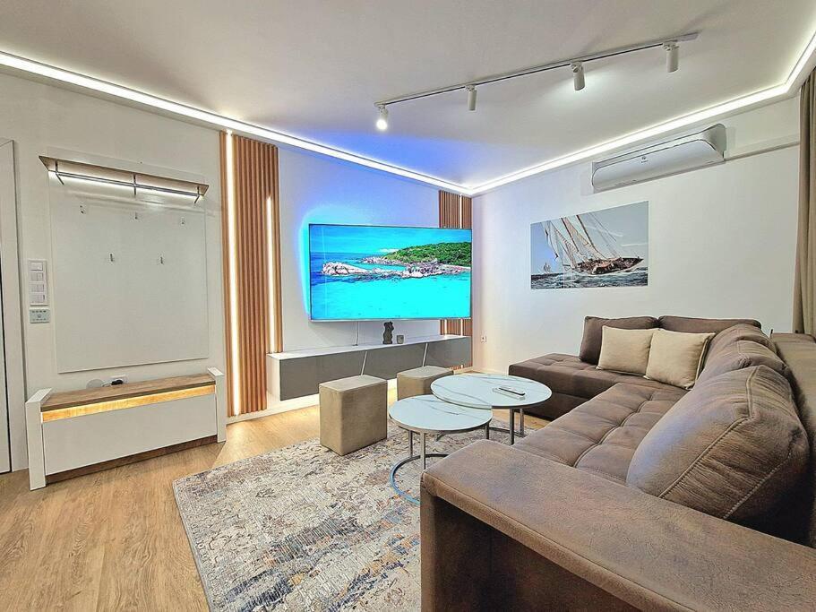 Luxury Apartment. 75 Inches Tv Varna Luaran gambar