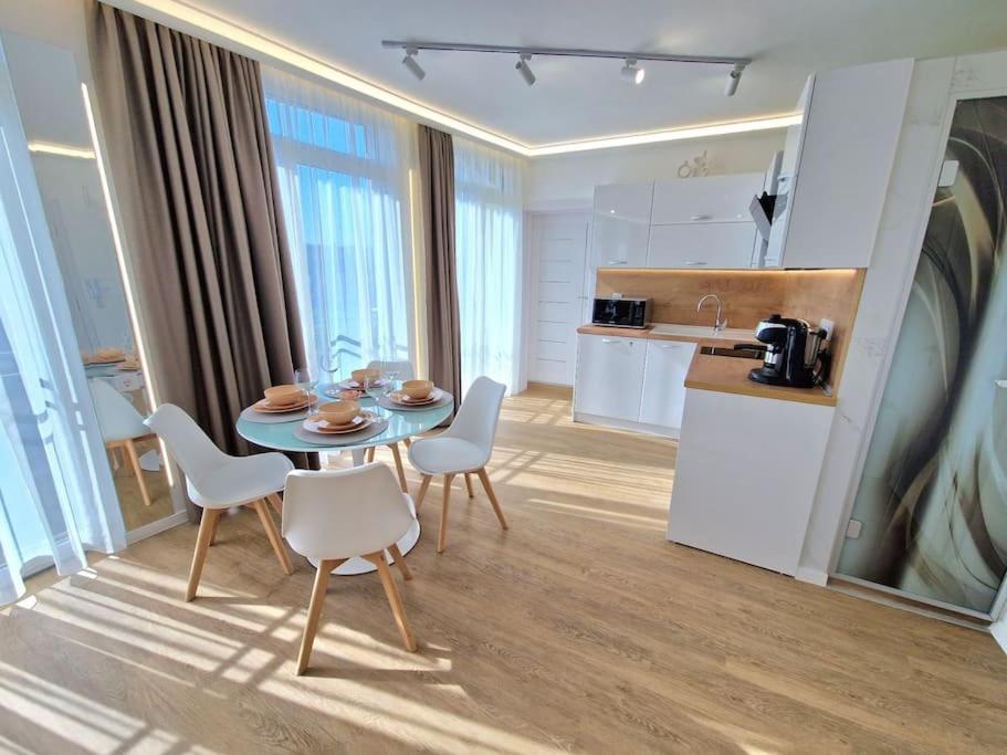 Luxury Apartment. 75 Inches Tv Varna Luaran gambar