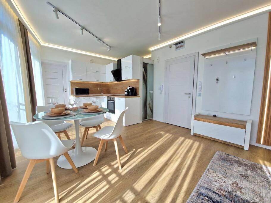 Luxury Apartment. 75 Inches Tv Varna Luaran gambar