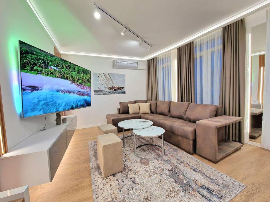 Luxury Apartment. 75 Inches Tv Varna Luaran gambar