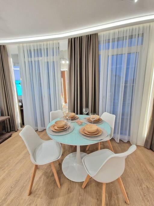 Luxury Apartment. 75 Inches Tv Varna Luaran gambar